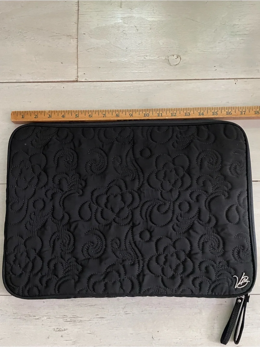 Vera Bradley Black Quilted Laptop Sleeve Floral Lining Inner Pocket Zip Close